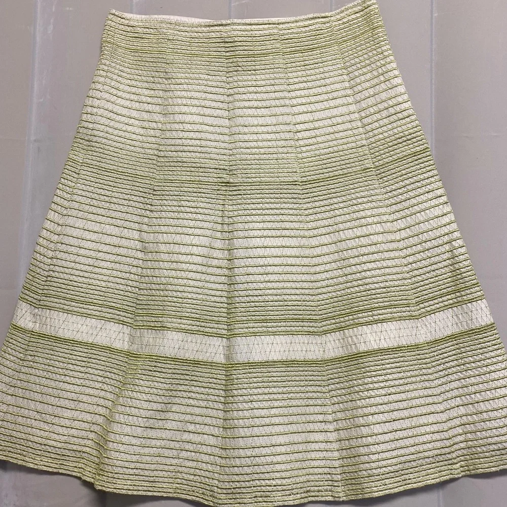 Club Monaco Women’s Skirt Size 6 A Line Embroidered 100% Cotton Textured Modest